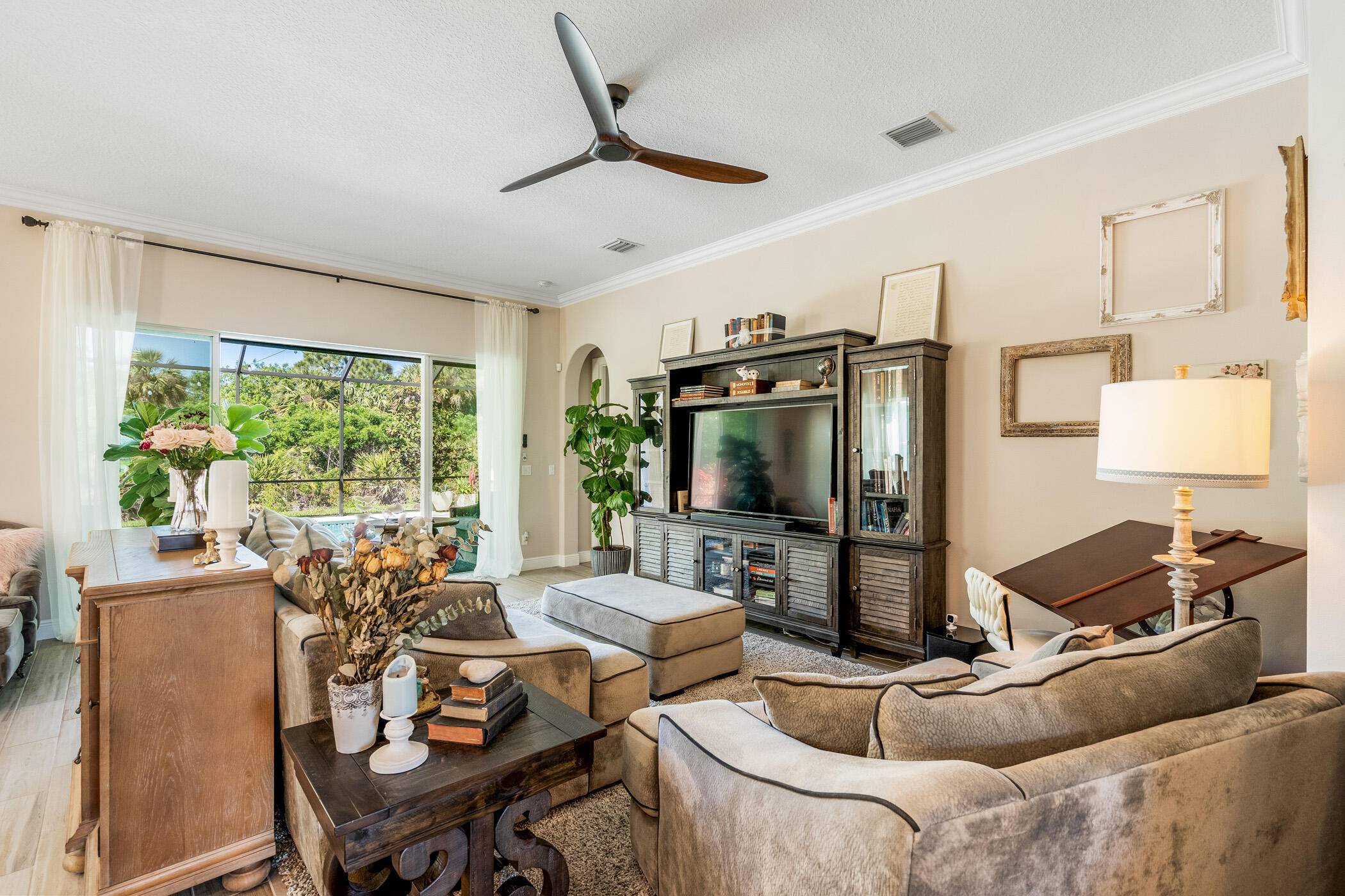 Vero Beach, FL 32962,261 SW 11th SQ