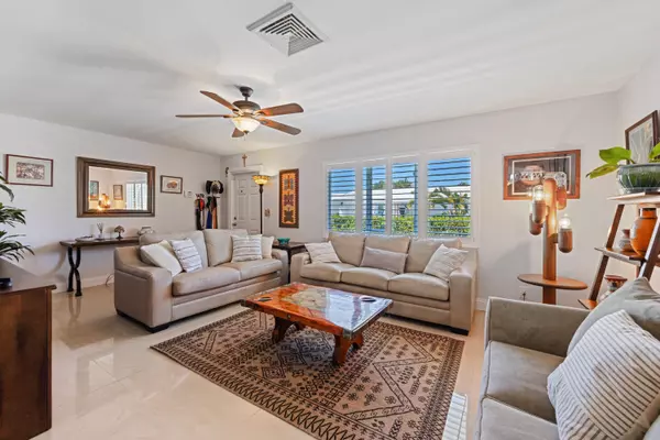 Boynton Beach, FL 33426,2112 SW 22nd ST