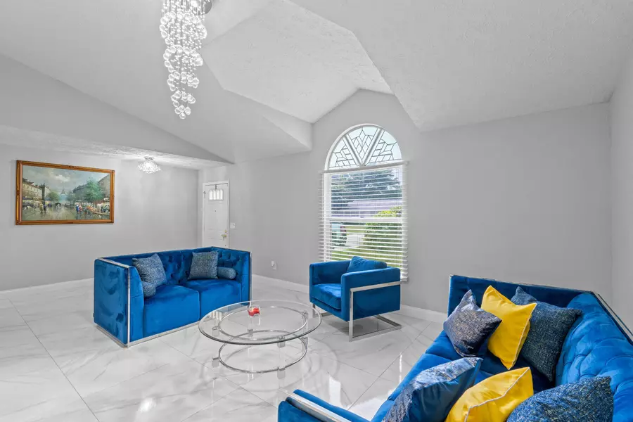1621 SE Mistletoe ST, Port Saint Lucie, FL 34983