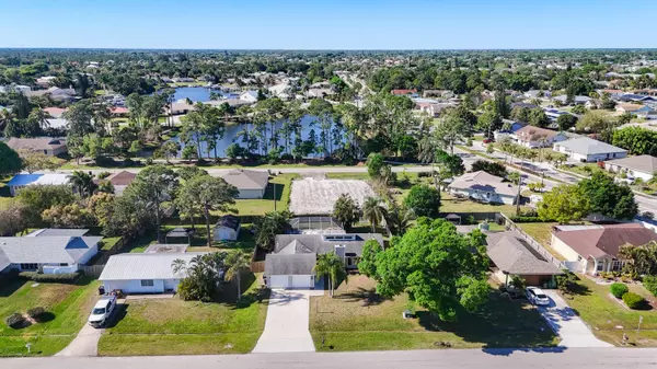 Port Saint Lucie, FL 34984,718 SE Ablett LN