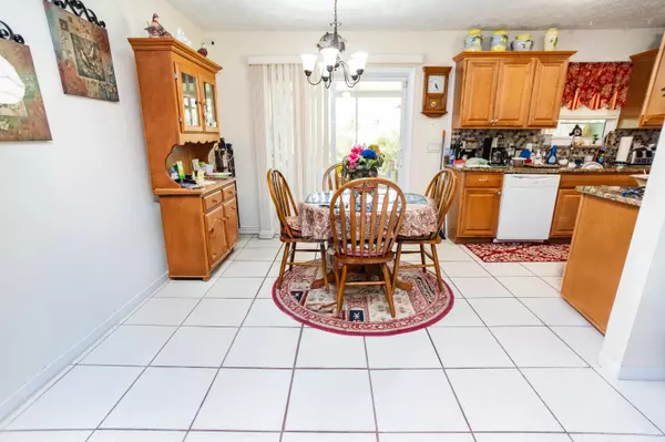 Port Saint Lucie, FL 34953,885 SW Canary TER