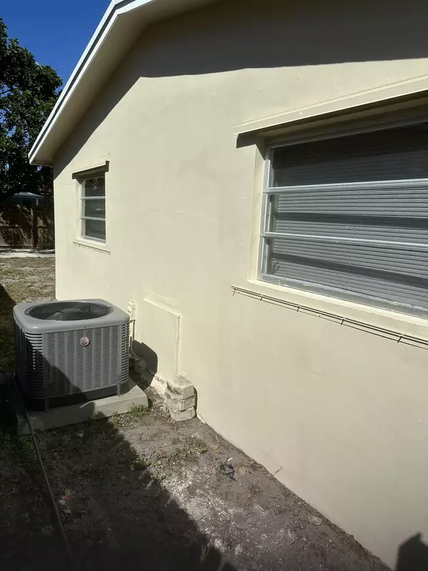 Pompano Beach, FL 33060,41 NE 21st ST