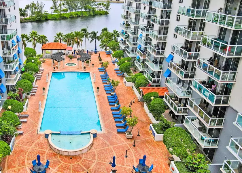 5077 Nw NW 7th ST 1016, Miami, FL 33126