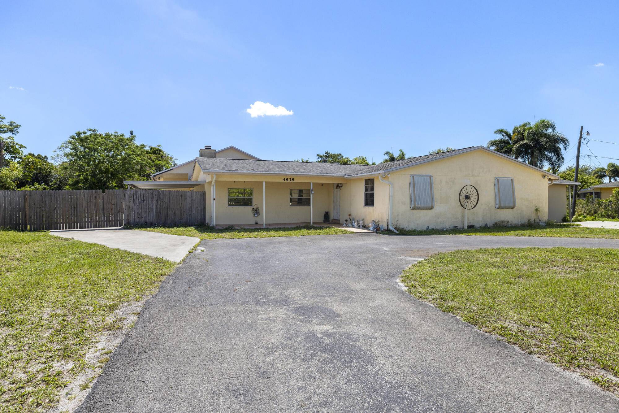 Lake Worth Beach, FL 33461,4838 Coconut RD