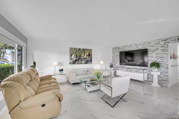 West Palm Beach, FL 33417,114 Greenbrier C