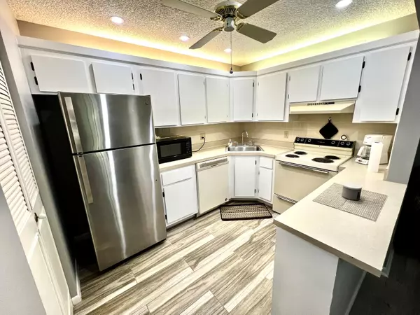 Greenacres, FL 33463,408 Pine Glen LN C-2