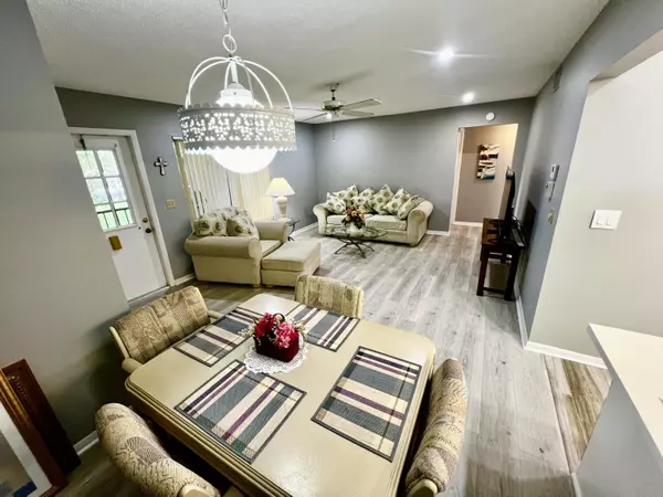 Greenacres, FL 33463,408 Pine Glen LN C-2