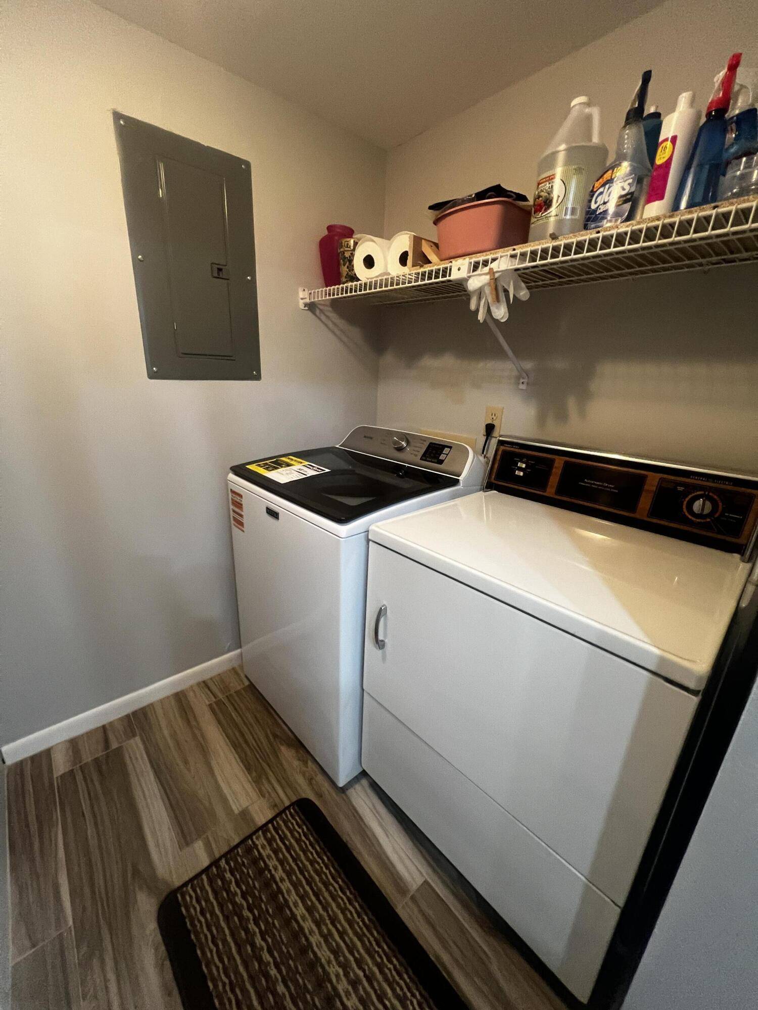 Greenacres, FL 33463,408 Pine Glen LN C-2