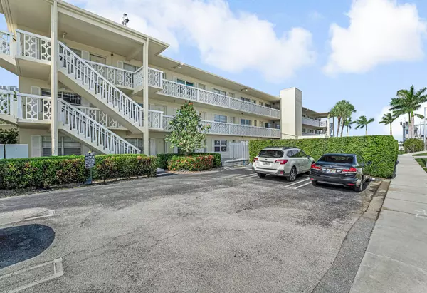 West Palm Beach, FL 33405,3915 S S Flagler DR 310