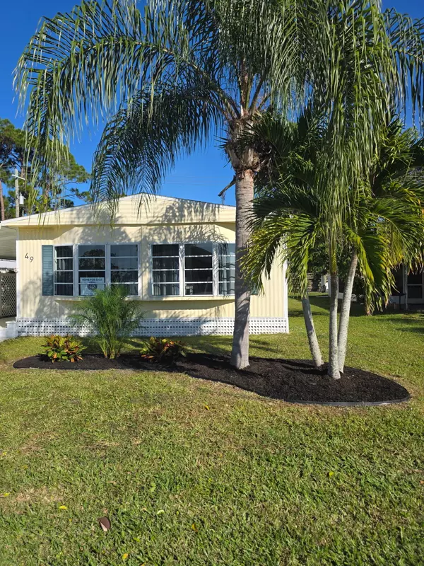 49 Camino Del Rio, Port Saint Lucie, FL 34952