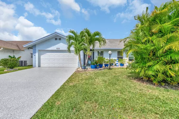 5305 Garrett LN, West Palm Beach, FL 33417