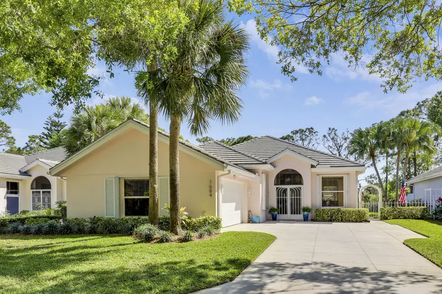 7684 SE Bay Cedar CIR, Hobe Sound, FL 33455