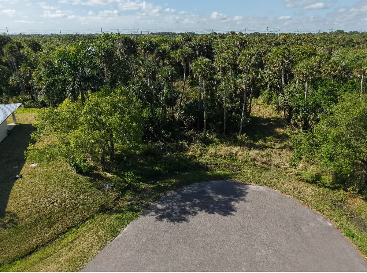 Fort Pierce, FL 34982,1313 White Oak LN