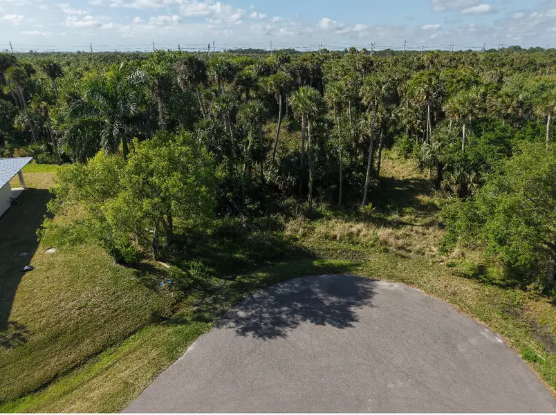 1313 White Oak LN, Fort Pierce, FL 34982