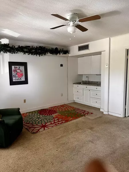 1200 Colonnades DR 206, Fort Pierce, FL 34950