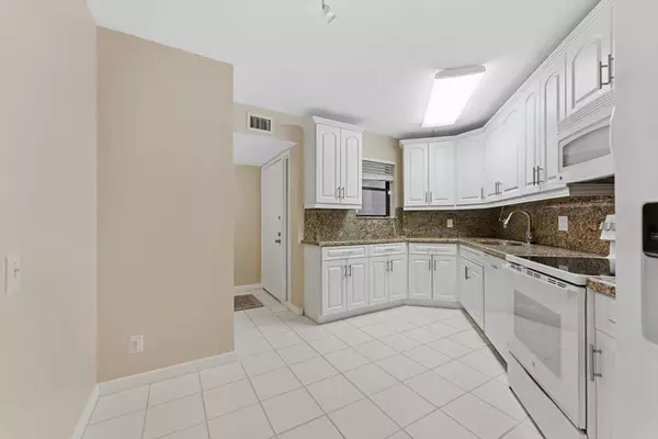 Boca Raton, FL 33433,5651 Camino Del Sol 103