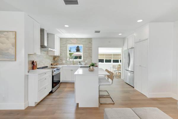376 Laurie RD, West Palm Beach, FL 33405