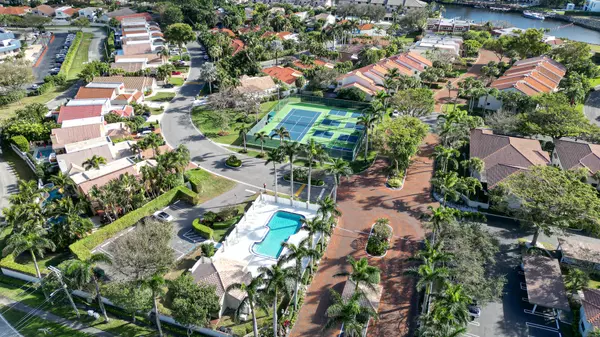 Delray Beach, FL 33483,30 Pelican Pointe DR 1020