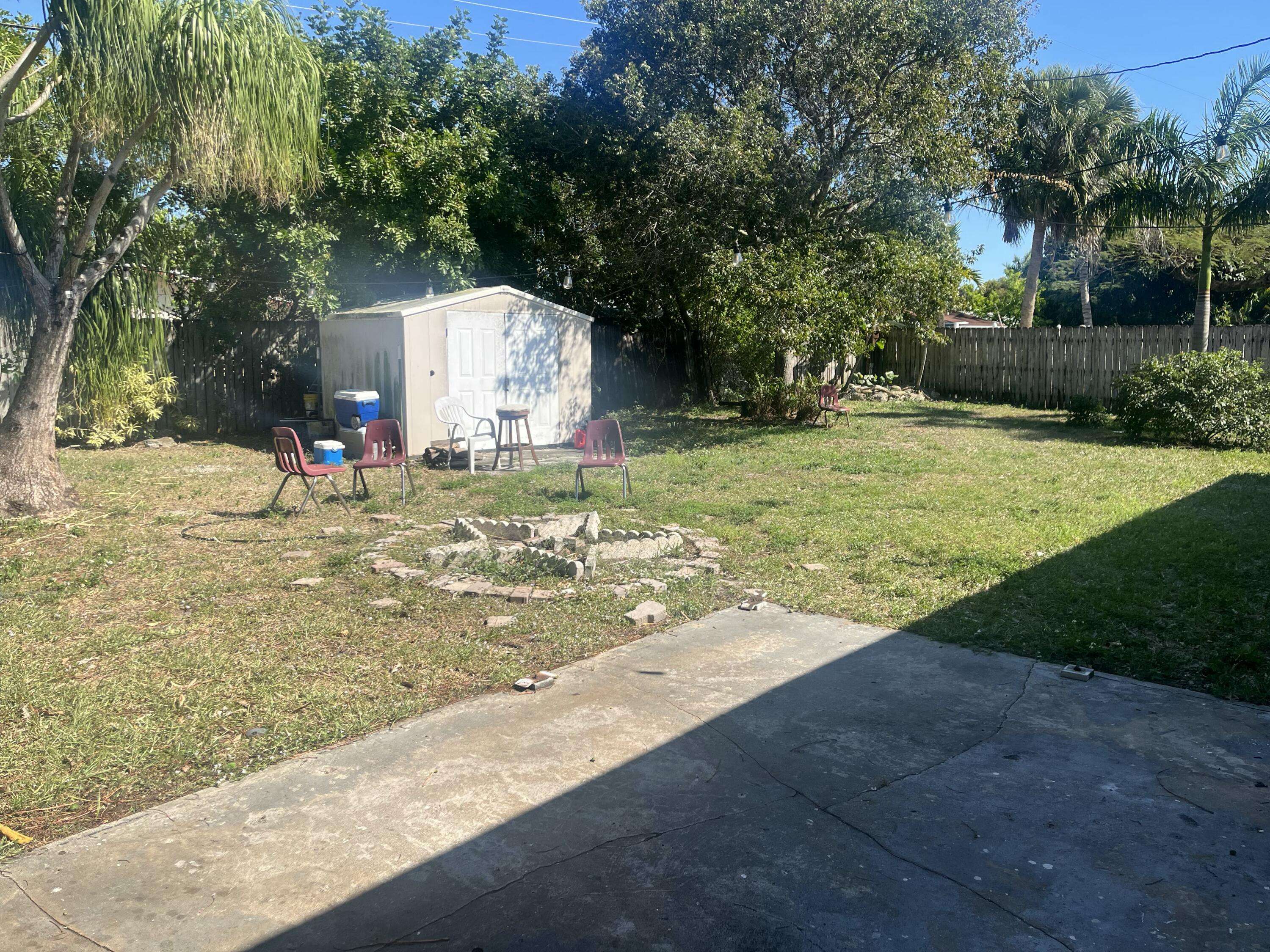 Palm Springs, FL 33461,320 Poe DR
