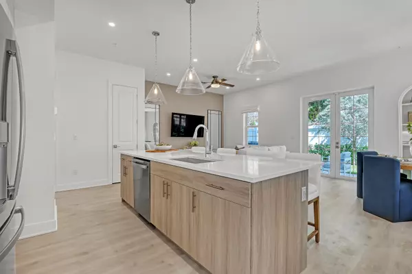 Tequesta, FL 33469,109 Royal Palm CIR