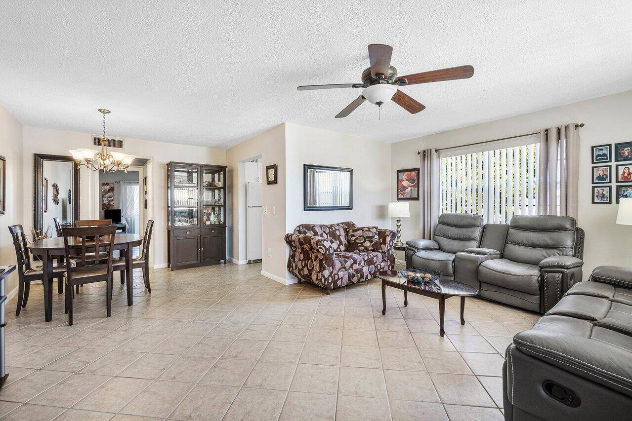 West Palm Beach, FL 33417,202 Windsor I