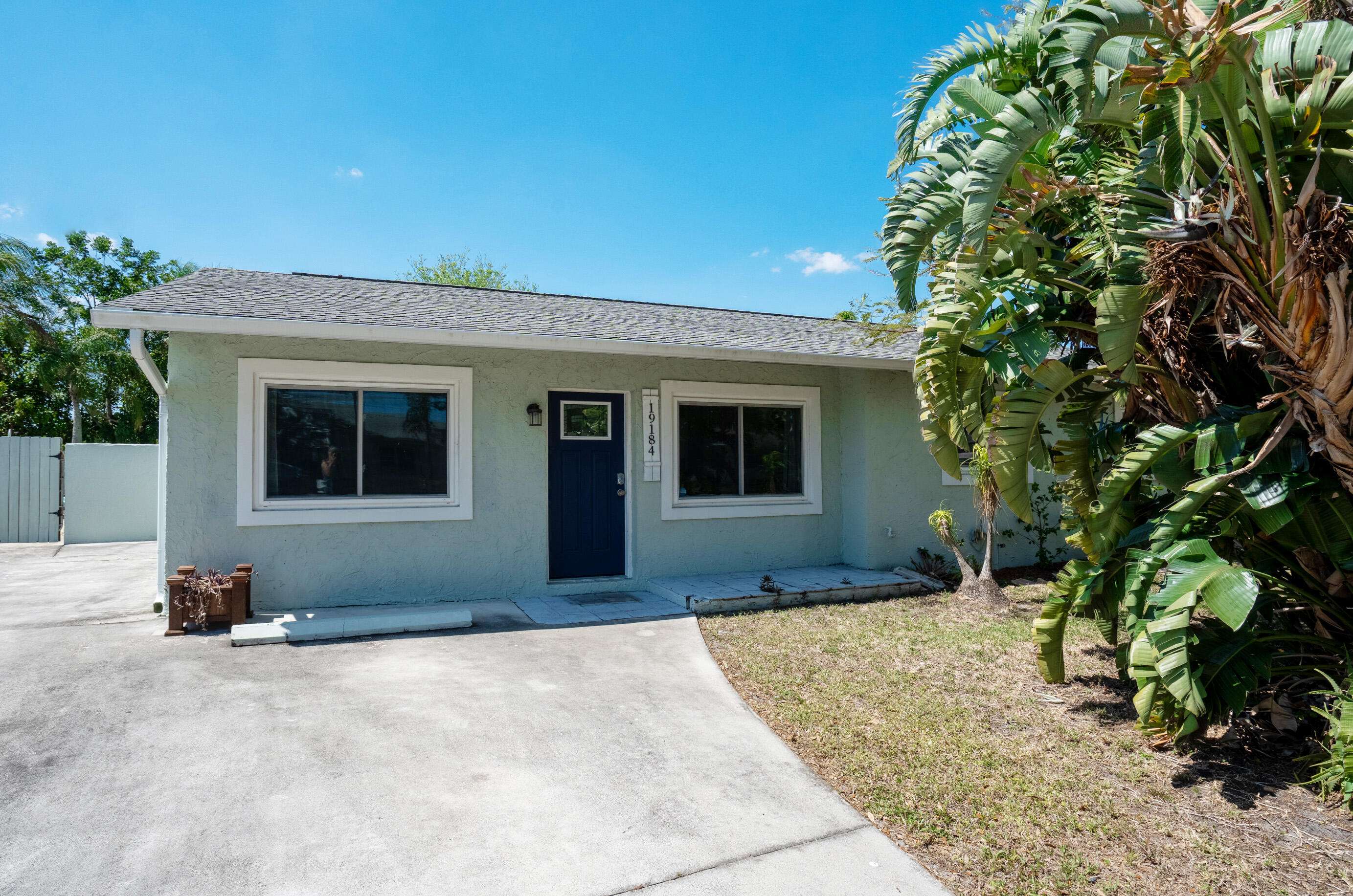 19184 SE Fearnley DR, Tequesta, FL 33469