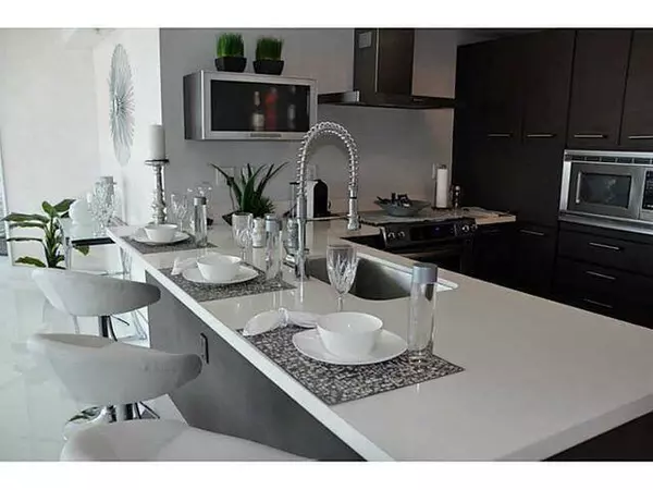 Sunny Isles Beach, FL 33160,150 Sunny Isles BLVD 1-802