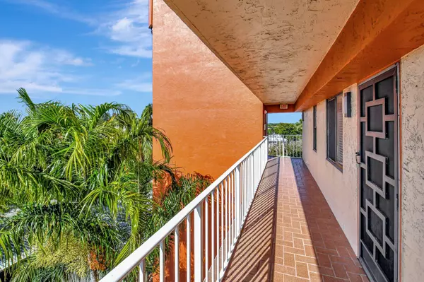 Delray Beach, FL 33446,7380 S Oriole BLVD 601