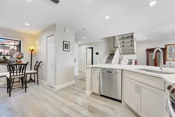 Palm Beach Gardens, FL 33418,828 Windermere WAY
