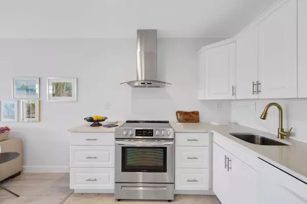 Delray Beach, FL 33445,551 Greensward LN 204-D