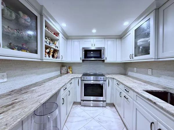 South Palm Beach, FL 33480,3546 S Ocean BLVD 305