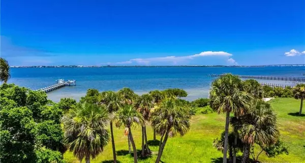 122 N Sewalls Point RD, Sewalls Point, FL 34996