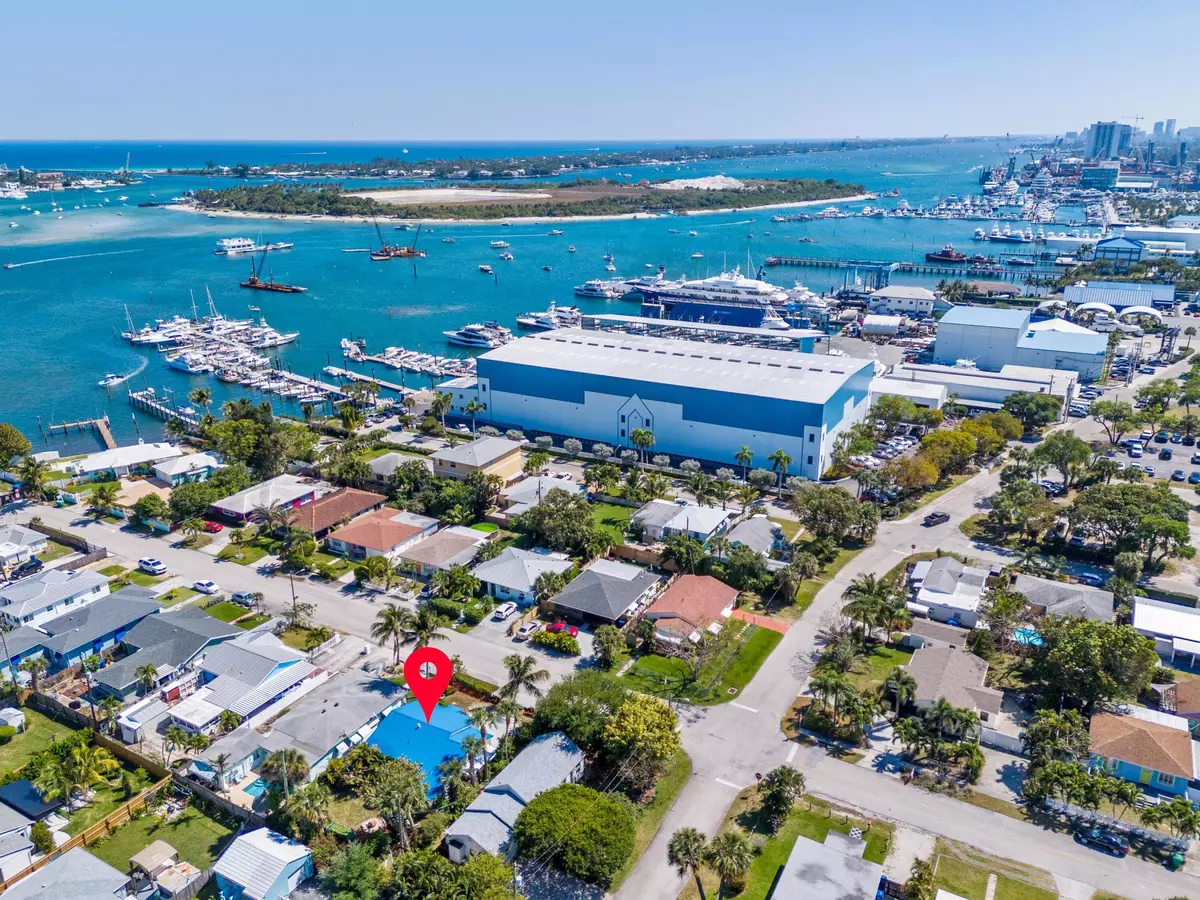 Riviera Beach, FL 33404,208 E 23rd ST