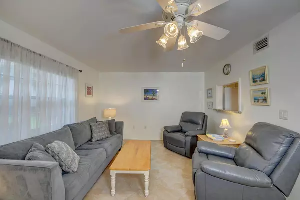 Stuart, FL 34994,2600 S Kanner HWY F-4