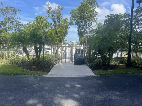 Jupiter, FL 33477,3232 Casseekey Island RD 10s