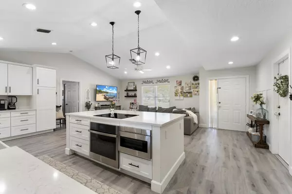 103 Queens LN Royal Palm Beach, FL 33411