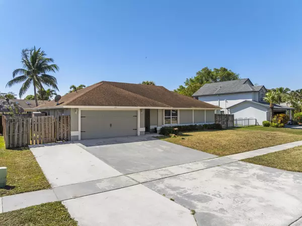 Royal Palm Beach, FL 33411,103 Queens LN