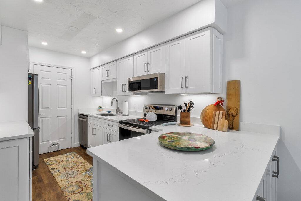 735 SW Timber Ridge TRL B, Vero Beach, FL 32962