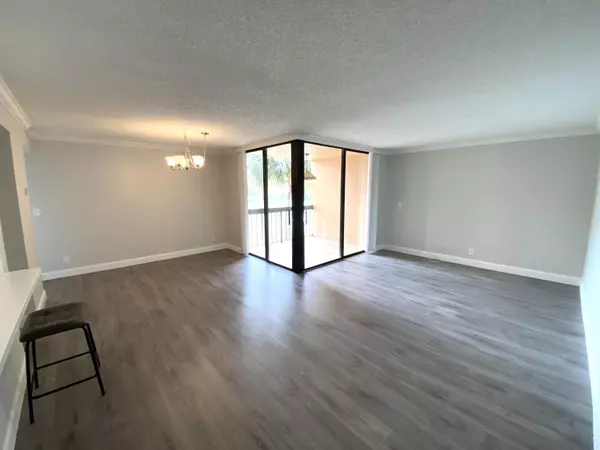 Delray Beach, FL 33444,450 Egret CIR 9205