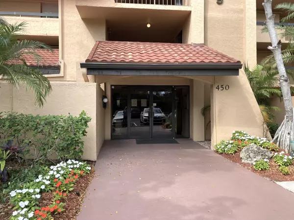 Delray Beach, FL 33444,450 Egret CIR 9205