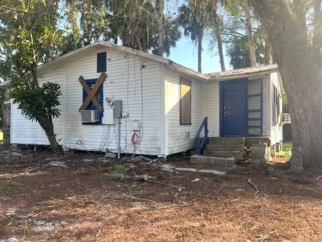 Pahokee, FL 33476,2024 E Main ST