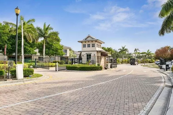 Riviera Beach, FL 33404,2032 Freeport DR