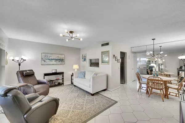 Boynton Beach, FL 33435,632 Snug Harbor DR D3