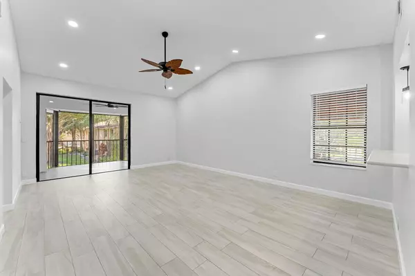 Boca Raton, FL 33433,23032 Island VW H