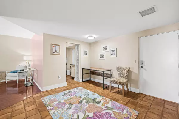 Boca Raton, FL 33432,290 W Palmetto Park RD 114