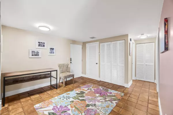 Boca Raton, FL 33432,290 W Palmetto Park RD 114