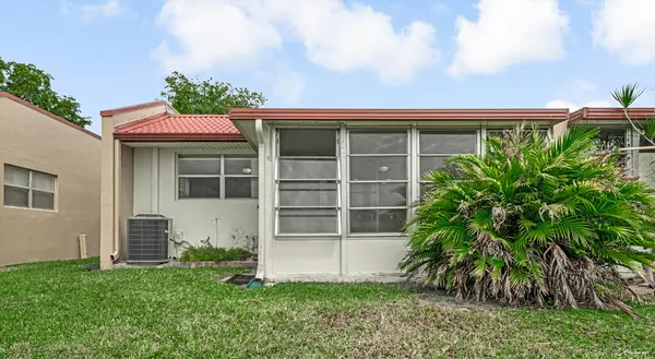 West Palm Beach, FL 33411,104 Lake Barbara DR