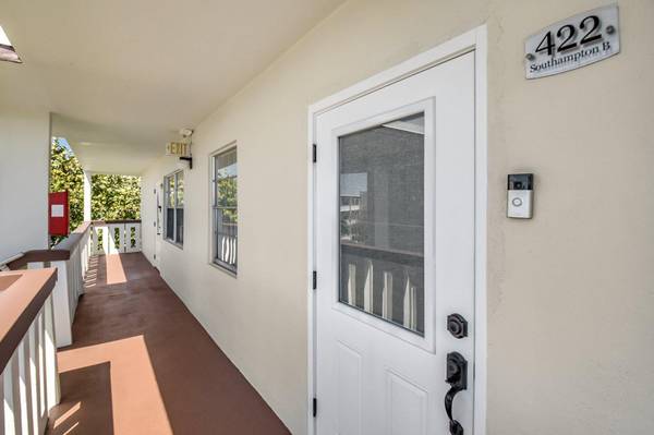 422 Southampton B, West Palm Beach, FL 33417