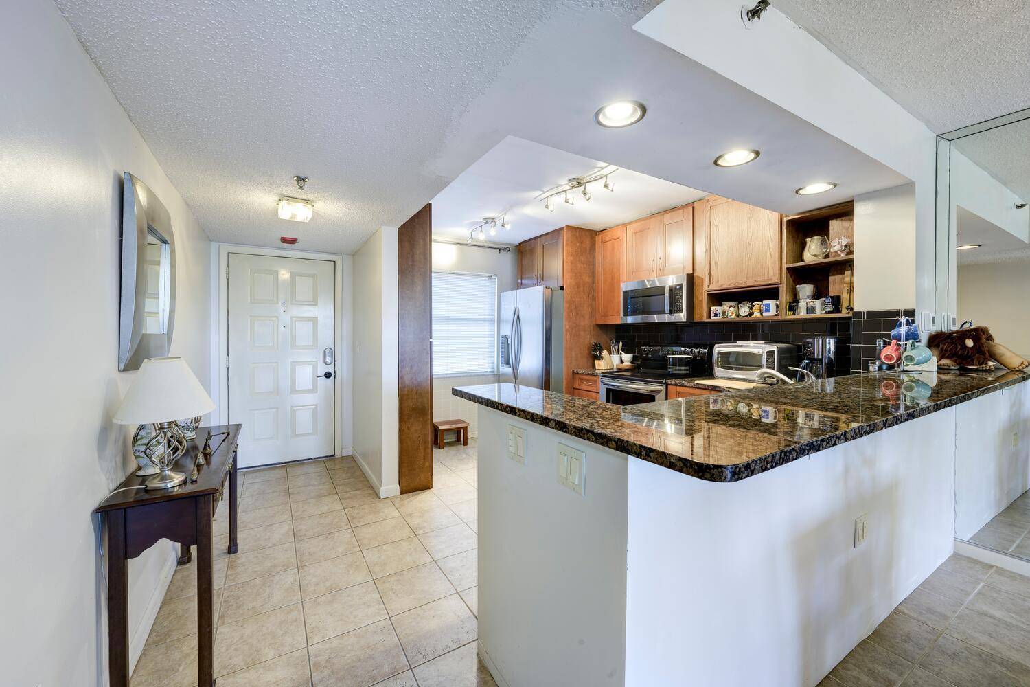 896 N Federal HWY 326, Lantana, FL 33462