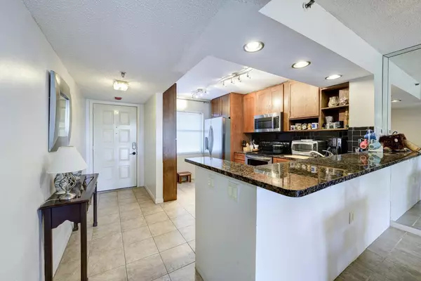 896 N Federal HWY 326, Lantana, FL 33462